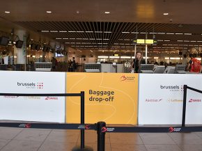 
Les passagers de la compagnie aérienne Brussels Airlines ayant effectué leur check-in à l’aéroport de Bruxelles-Zaventem pe