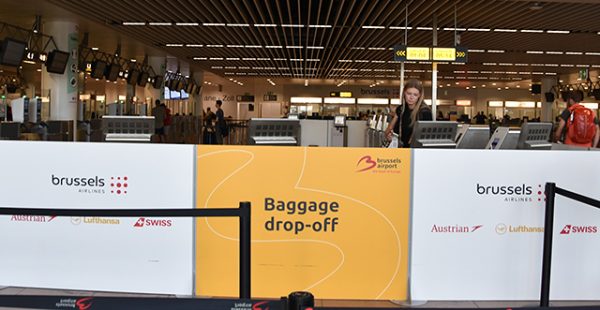 
Les passagers de la compagnie aérienne Brussels Airlines ayant effectué leur check-in à l’aéroport de Bruxelles-Zaventem pe