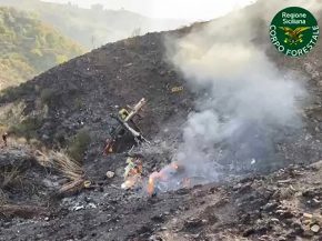 
Un Canadair des pompiers italiens s’est écrasé lors d’une opération anti-incendie en Sicile, tuant les deux pilotes à bor