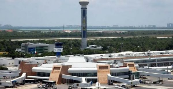 
Au moins une explosion a retenti dans un terminal de l’aéroport de Cancun au Mexique, provoquant des scènes de panique parmi 