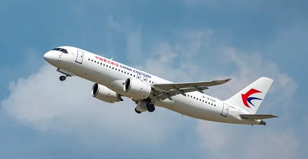 
China Eastern Airlines a annoncé jeudi qu elle achèterait 100 avions C919 supplémentaires dans le cadre d un accord d une vale