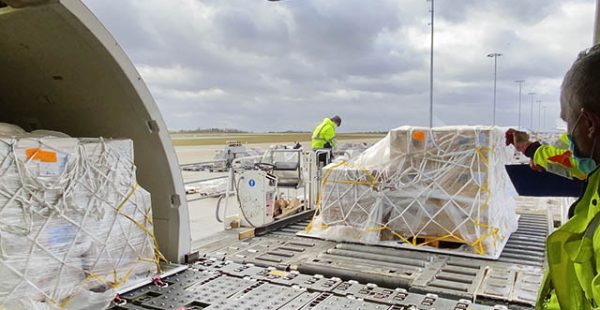 
Le transport de fret aérien, mesuré en tonnes-kilomètres (en anglais cargo tonne-kilometers CTK), a augmenté de 7,7% (+8,6% p