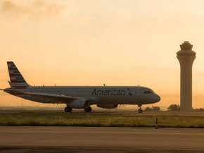 
Les aéroports de Dallas-Fort Worth et Love Field ont été fermé à tout trafic mercredi pendant plus d’une heure et demie, s