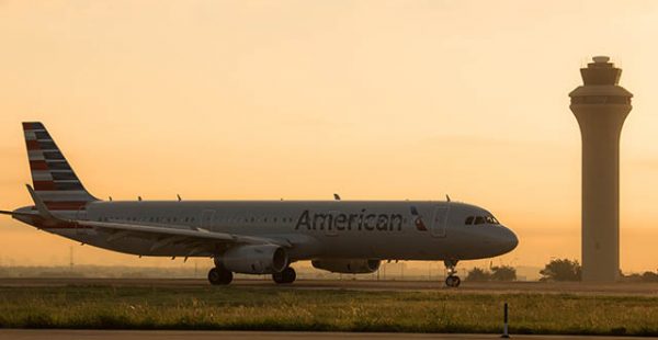 
Les aéroports de Dallas-Fort Worth et Love Field ont été fermé à tout trafic mercredi pendant plus d’une heure et demie, s