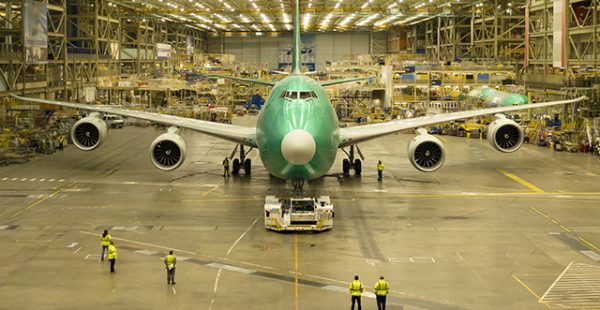 
Le dernier Boeing 747 sorti des lignes d’assemblage d’Everett, un 747-8F destiné à la compagnie aérienne Atlas Air, a opé