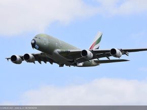
Le dernier A380 produit par Airbus a quitté Toulouse mercredi à destination de Hambourg, où peinture et aménagement