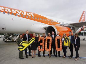 La compagnie aérienne low cost easyJet a pris possession de son 300eme Airbus, un A320ceo, déployé sur sa nouvelle liaison entr