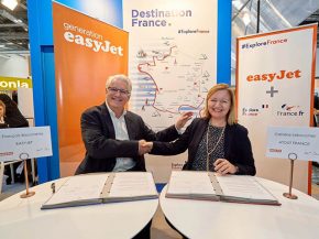 La compagnie aérienne low cost easyJet et Atout France, Agence Française de Développement Touristique ont signé un nouveau con