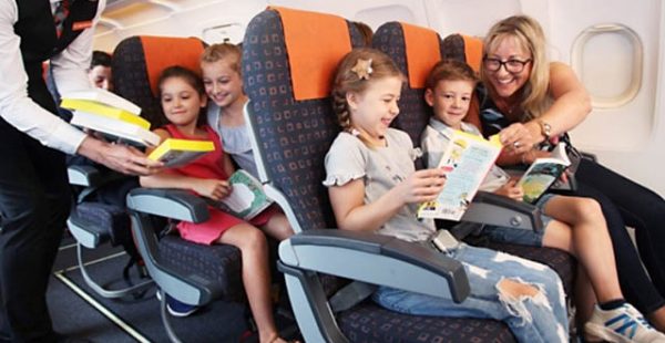 La compagnie aérienne low cost easyJet lance en France et en Europe   Flybrary », une bibliothèque en vol pour encourager les 