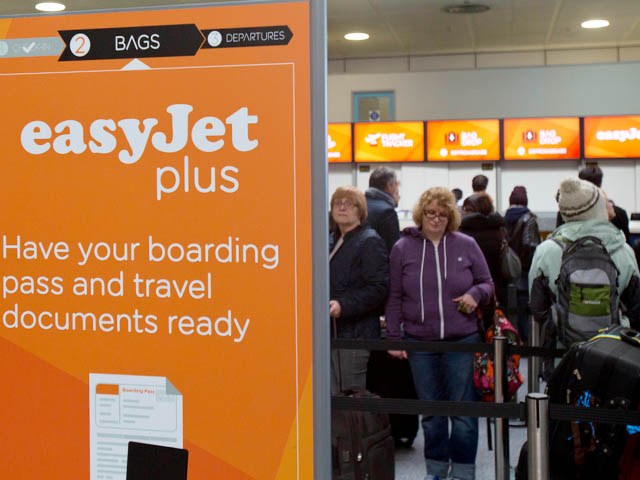 Fait divers : une passagère expulsée d'un avion easyJet à cause de son décolleté 1 Air Journal Fait divers : une passagère expulsée d'un avion easyJet à cause de son décolleté 1 Air Journal