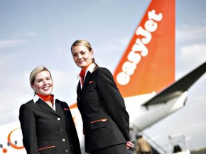 
La direction de la compagnie aérienne low cost easyJet et les syndicats représentant en France les hôtesses de l’air et stew