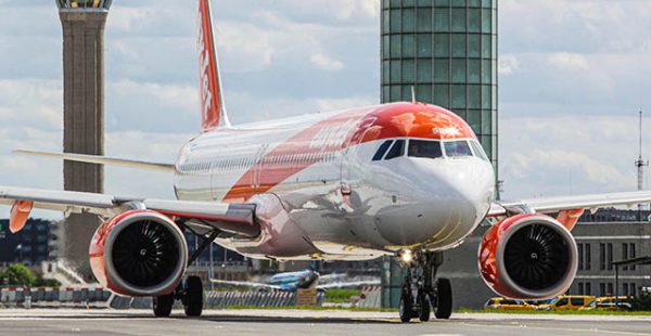 
La compagnie aérienne low cost easyJet réduit encore ses plans de vol pour l’été 2022 en raison notamment des limitations d