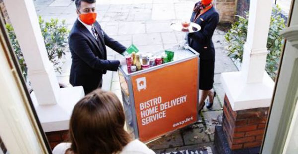 
La compagnie aérienne low cost easyJet va tester pendant deux jours la distribution gratuite par ses hôtesses de l’air et ste