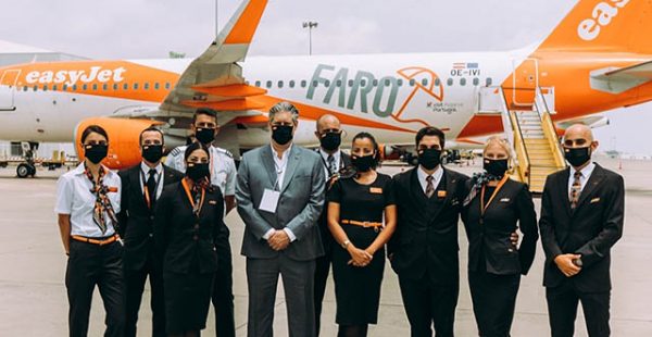 
La compagnie aérienne low cost easyJet lèvera samedi prochain l’obligation de porter un masque durant le vol, rejoignant la m