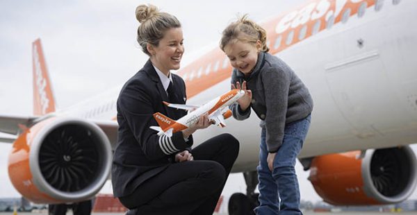
La compagnie aérienne low cost easyJet lance une nouvelle campagne de recrutement de plus de 1000 pilotes pour les cinq prochain