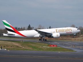 
Boeing a annoncé lundi deux commandes pour son 777F de la part d’Emirates Airlines, qui convertira en outre quatre de ses 777-