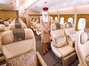 
Le premier Airbus A380 de la compagnie Emirates Airlines réaménagé avec une classe Premium et de nouveaux intérieurs a été 