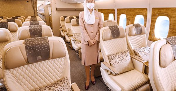 
Le premier Airbus A380 de la compagnie Emirates Airlines réaménagé avec une classe Premium et de nouveaux intérieurs a été 