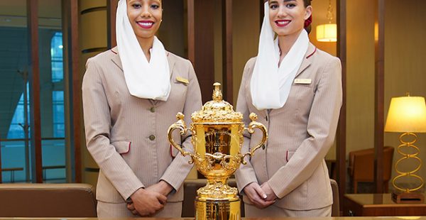 
Le trophée de la Coupe du monde de Rugby, la Coupe Webb Ellis, a voyagé depuis l’Afrique du Sud vers la France avec la compag