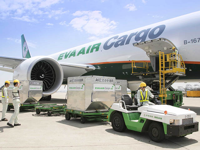 EVA Air renforce Paris, reprend du 777F 1 Air Journal