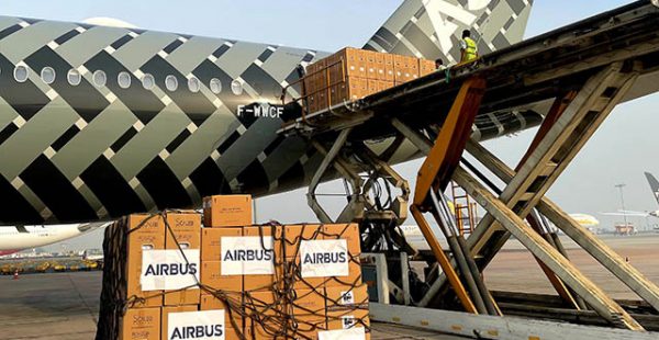 
Airbus a doublé sa réponse à la pandémie de Covid-19 en Inde, livrant plus de 36 tonnes de matériel médical supplémentaire
