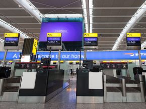 
Les employés au sol de la compagnie aérienne British Airways à l’aéroport de Londres-Heathrow ont voté en faveur d’une g