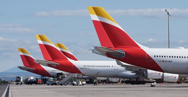 
Iberia propose le départ de plus de 1 700 salariés afin de maintenir l activité de manutention. La compagnie aérienne continu