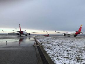 
Après 50 heures de fermeture de l’aéroport de la capitale espagnole pour cause de chutes de neige, quelques vols ont eu lieu 