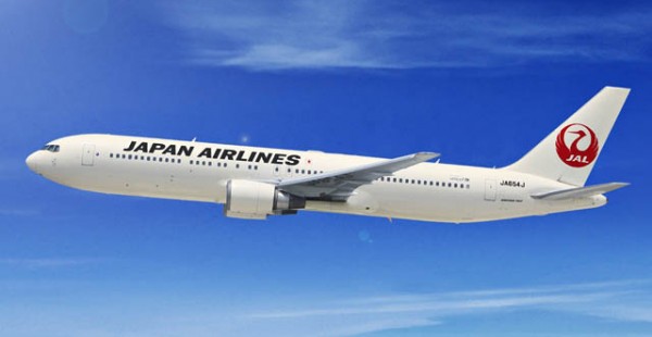 Japan Airlines a annoncé qu elle allait sanctionner une hôtesse de l air, soupçonnée d avoir bu du champagne à bord, lor
