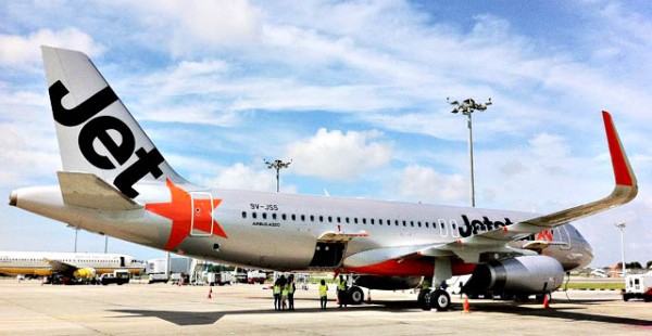 Jetstar Asia a publié une livrée spéciale sur l un de ses Airbus A320 célébrant ses 10 ans de vol entre Singapour et Darwin d