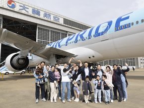 
La compagnie aérienne Korean Air a dévoilé deux nouvelles livrées pour ses Boeing 777, la première dédiée à ses propres e