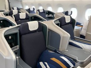
La compagnie aérienne Lufthansa a présenté un Airbus A350-900 équipé de sa classe Affaires   améliorée », marquant le