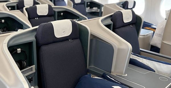 
La compagnie aérienne Lufthansa a présenté un Airbus A350-900 équipé de sa classe Affaires   améliorée », marquant le