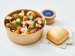 
La compagnie aérienne Lufthansa a dévoilé une nouvelle offre de restauration payante destinée aux passagers de classe Economi