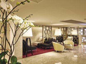 
La compagnie aérienne Qatar Airways annonce la réouverture à Roissy de ses deux salons, s étendant sur plus de 1 000 m²