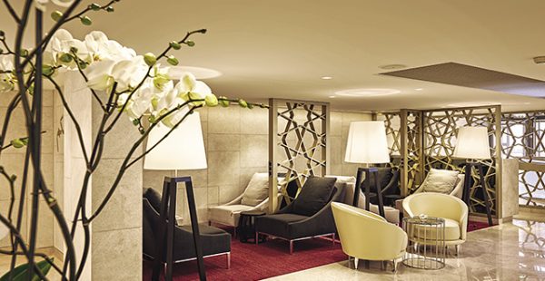 
La compagnie aérienne Qatar Airways annonce la réouverture à Roissy de ses deux salons, s étendant sur plus de 1 000 m²