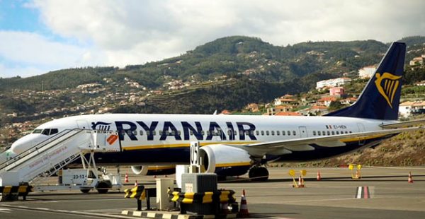 
La compagnie aérienne low cost Ryanair ouvrira au printemps prochain une base à Madère, sa cinquième au Portugal, avec 10 nou