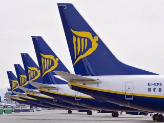 air-journal_ryanair tails