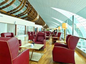 
La compagnie aérienne Emirates Airlines a rouvert son salon Première Classe à l’aéroport de Dubaï, pour répondre à la de