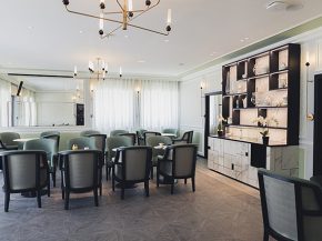 
La compagnie aérienne Emirates Airlines s associe à Extime à l aéroport de Paris-Charles de Gaulle pour offrir aux 