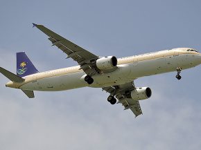 
La compagnie aérienne Saudia (ex-Saudi Arabian Airlines) a chois une livré rétro pour le troisième des vingt Airbus A321neo a