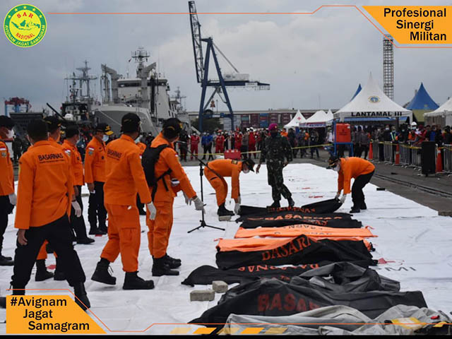 Crash en Indonésie : un moteur remonté à la surface 7 Air Journal