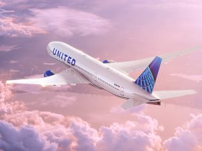 
United Airlines menace de sévir, et même de licencier, si ses agents de bord utilisent des appareils personnels quand ils sont 