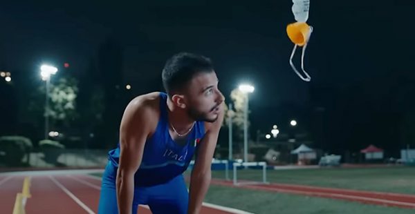 
Une nouvelle vidéo sur les consignes de sécurité mettant en vedette   les légendes et les athlètes du sport italien&nb