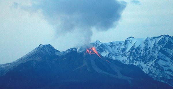 
Une deuxième éruption volcanique en une semaine dans la péninsule russe du Kamchatka a envoyé un nuage de cendres à plus de 