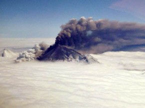 
Une nouvelle éruption du Mont Etna a contraint l’aéroport de Catane à fermer sa piste hier, la réouverture étant prévue c