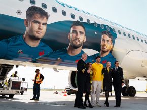 
La compagnie aérienne low cost Vueling a organisé la première   Bodega dans les airs » en présence de Damian Pena