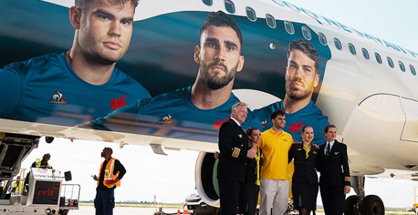 
La compagnie aérienne low cost Vueling a organisé la première   Bodega dans les airs » en présence de Damian Pena