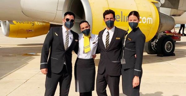 
La compagnie aérienne low cost Vueling cherche 50 hôtesses de l’air et stewards pour sa base à l’aéroport de Paris-Orly, 