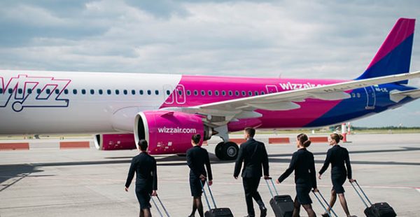 
La compagnie aérienne low cost Wizz Air va réduire de 5% supplémentaires son programme de vols estival, afin d’éviter les a